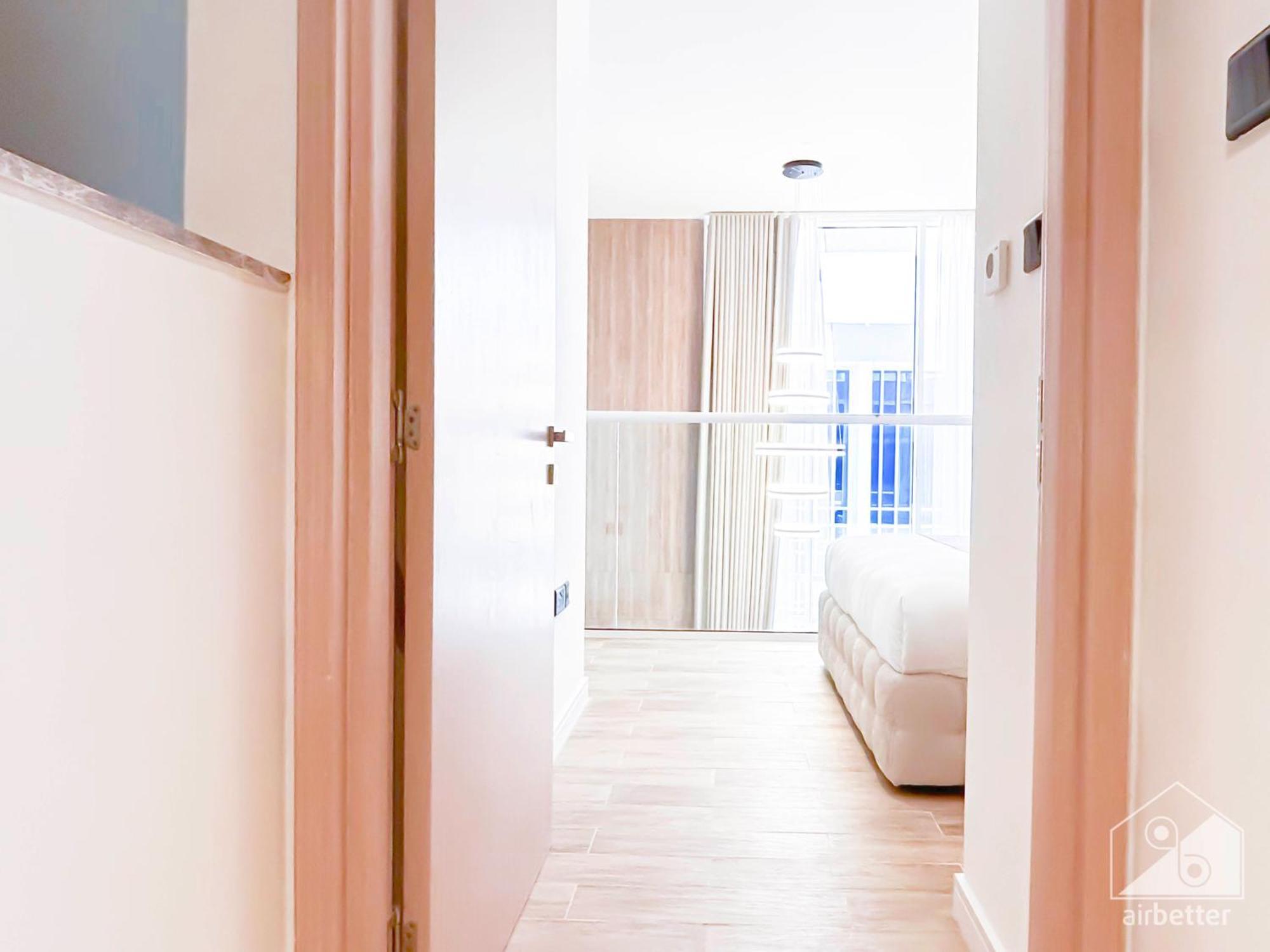 Apartment Luxury 1-br In Rukan: Skyline Views!