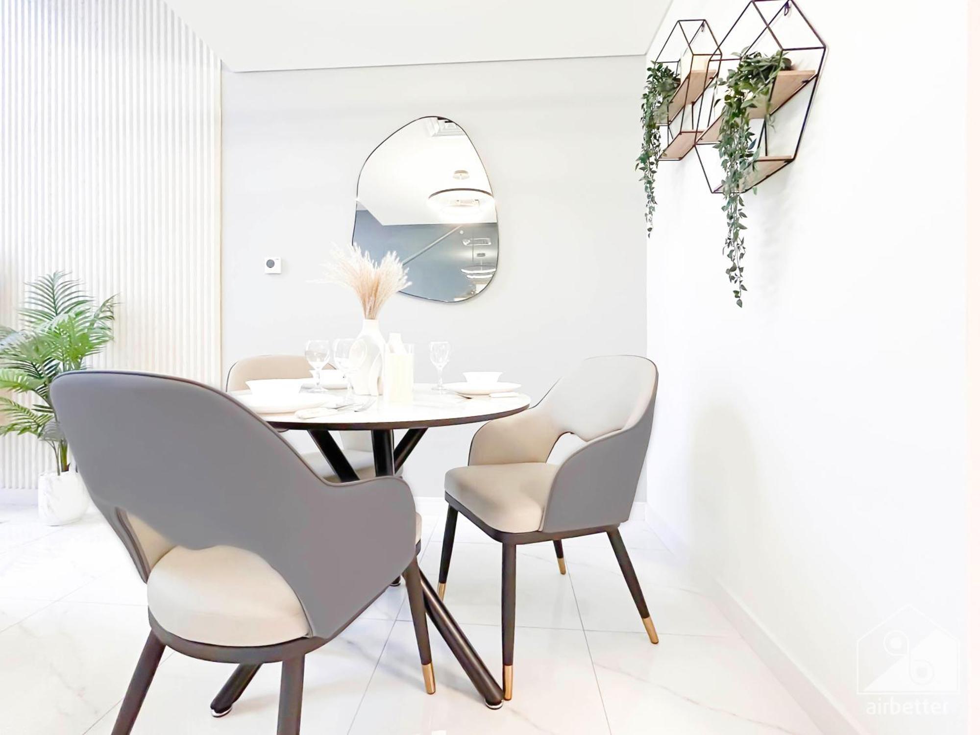 Luxury 1-br In Rukan: Skyline Views!