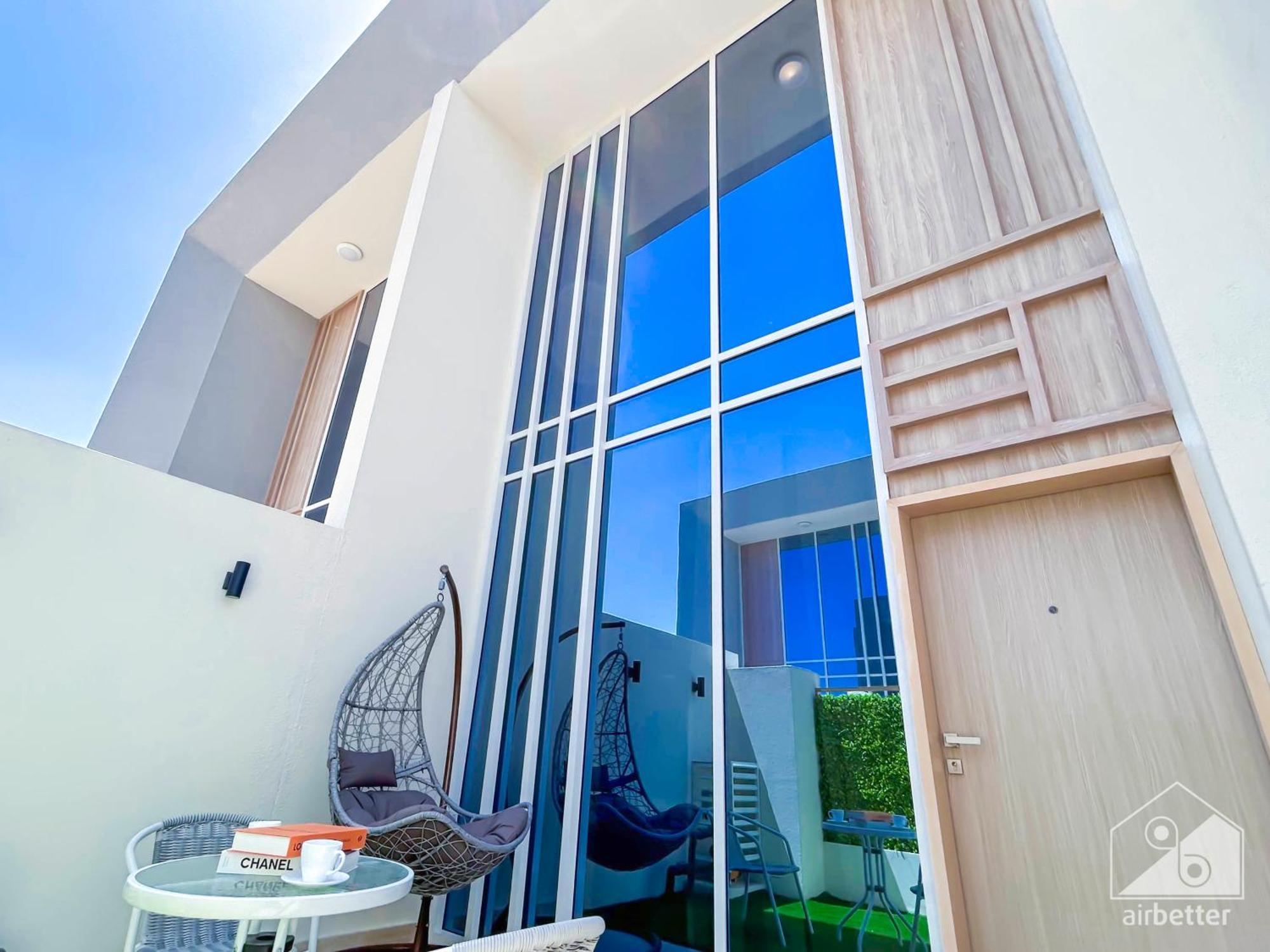 Luxury 1-br In Rukan: Skyline Views! *