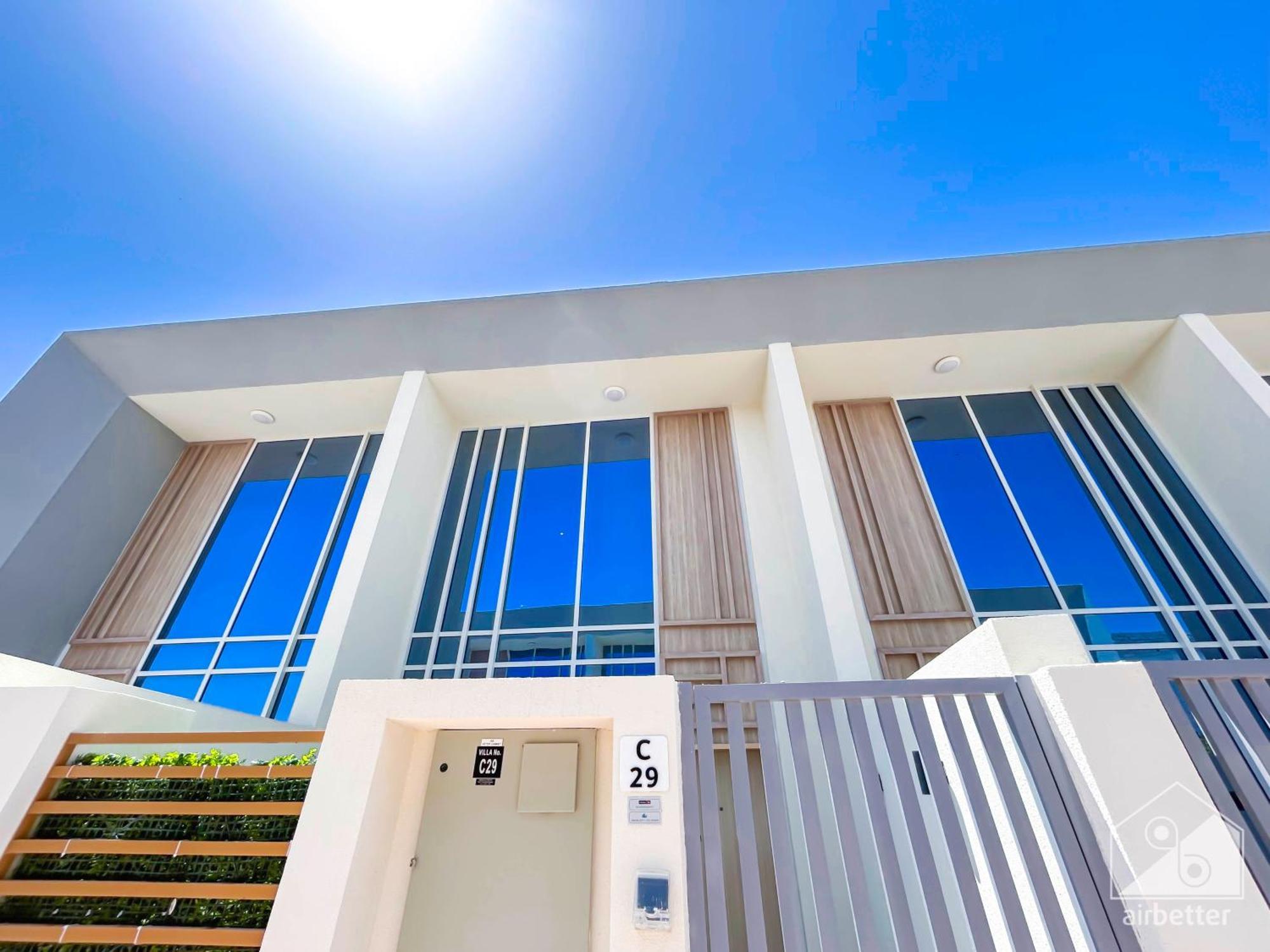 Luxury 1-br In Rukan: Skyline Views!